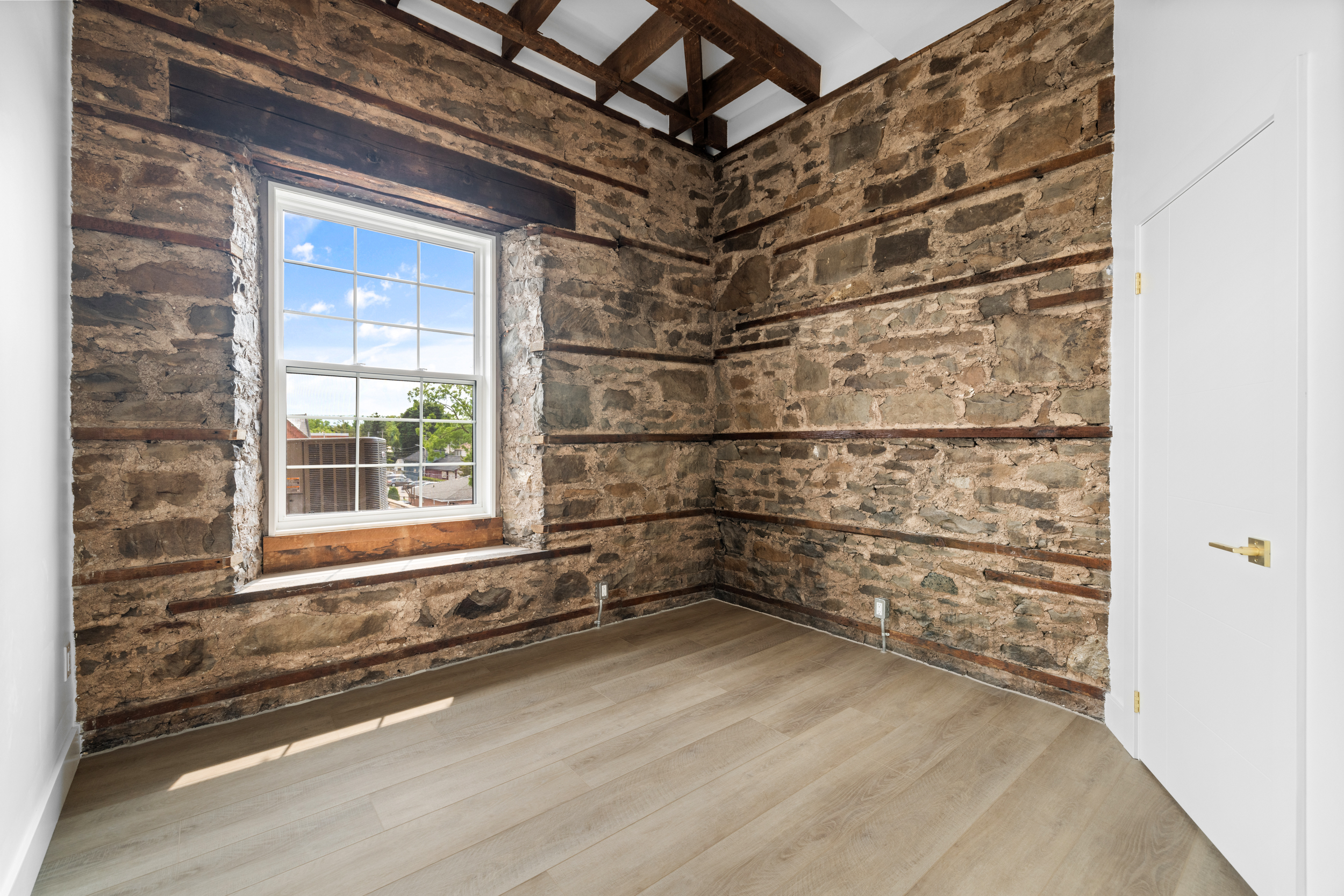 #304-163 Main Street E