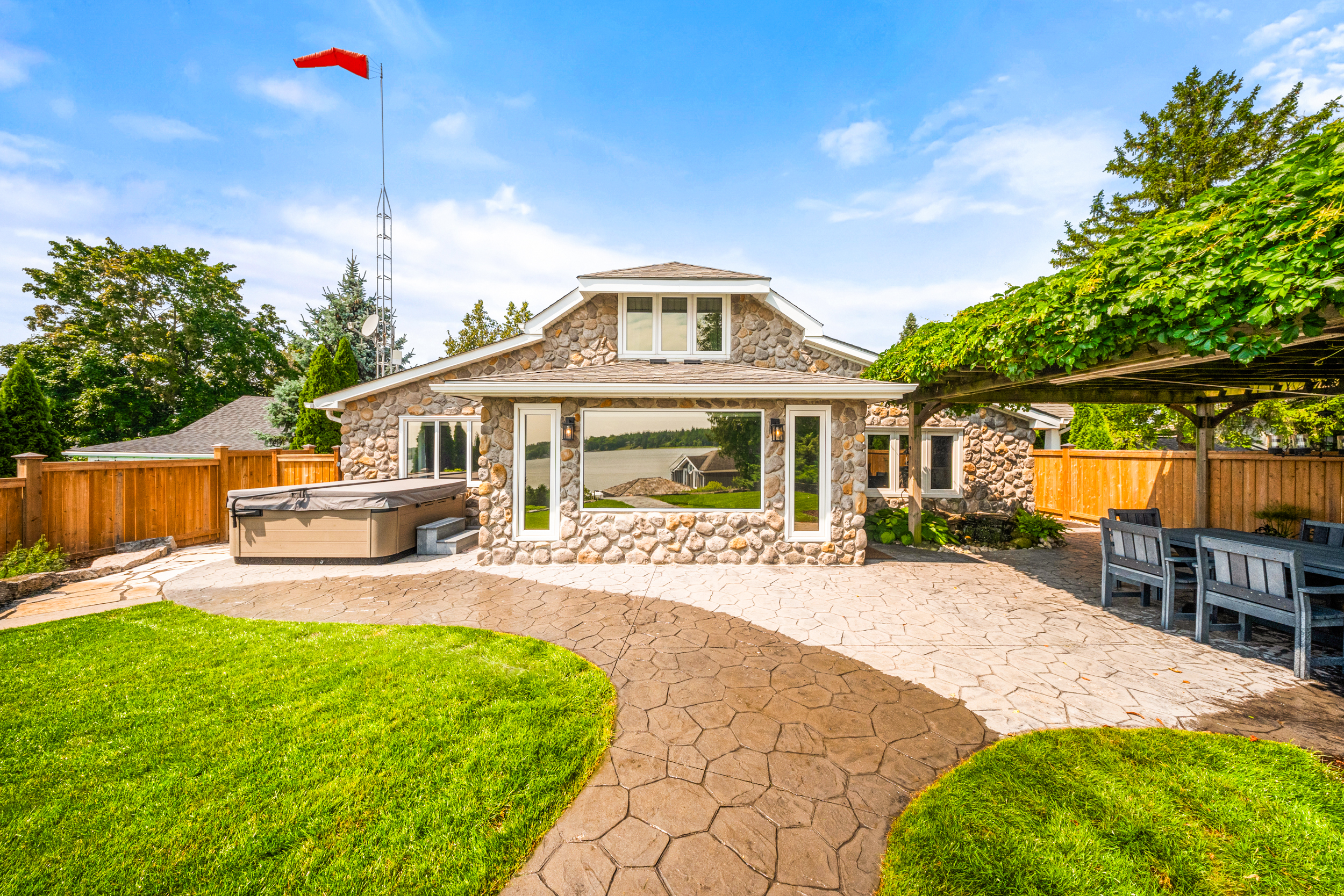 9 Lake Avenue E
