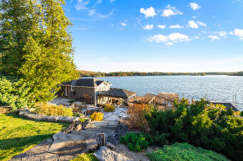 9 Lake Avenue E