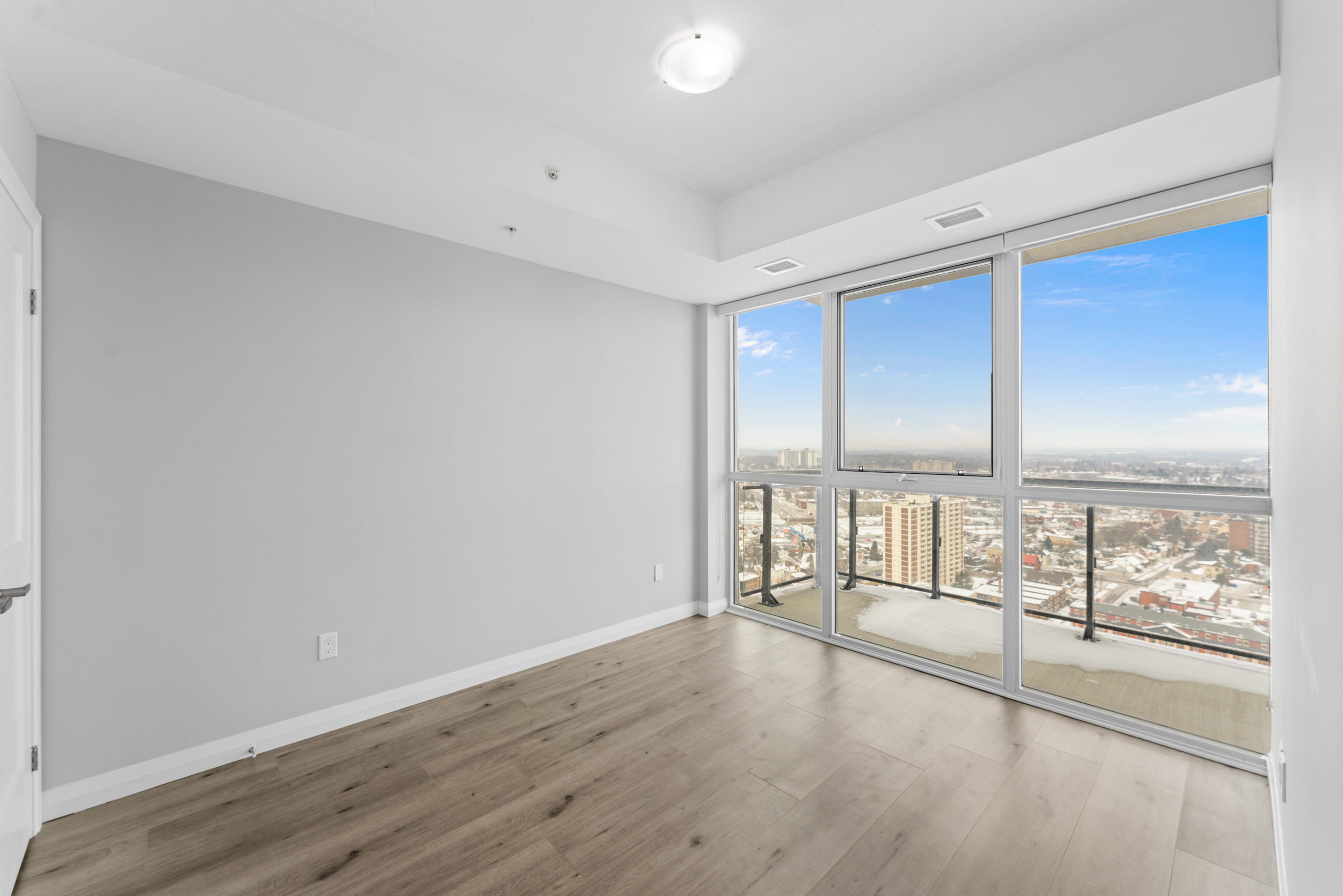 2172-60 Charles Street W