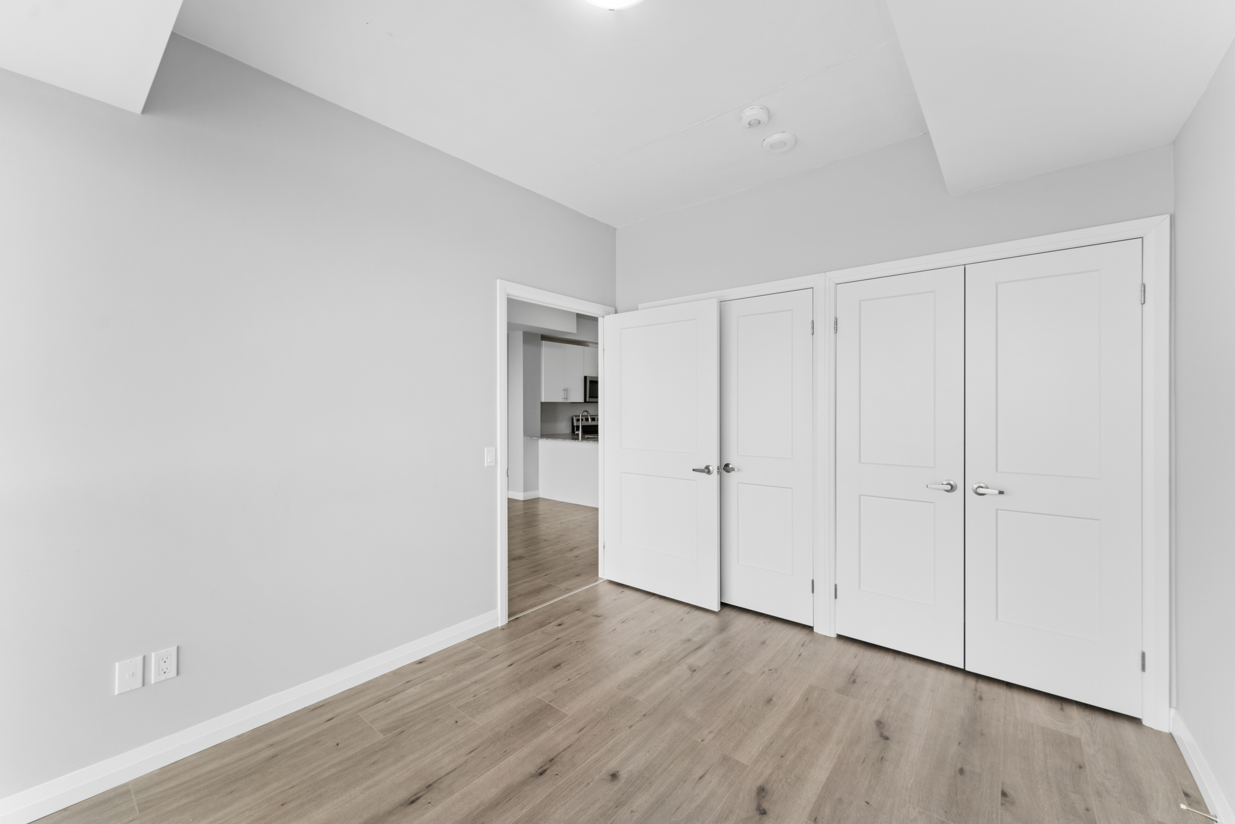 2172-60 Charles Street W