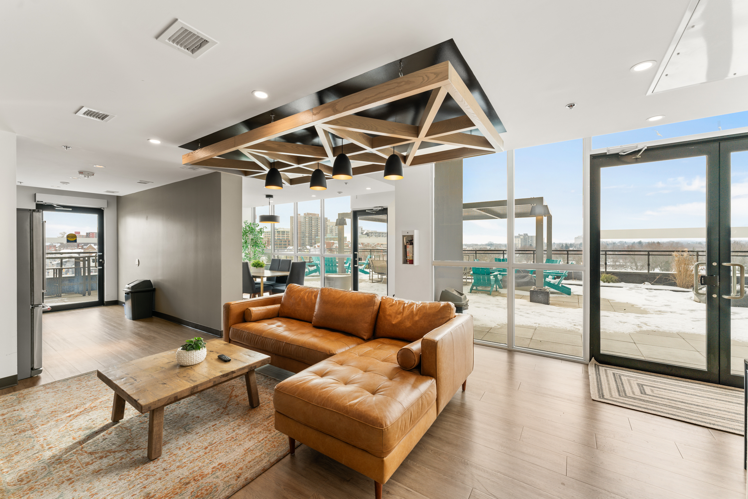 2172-60 Charles Street W