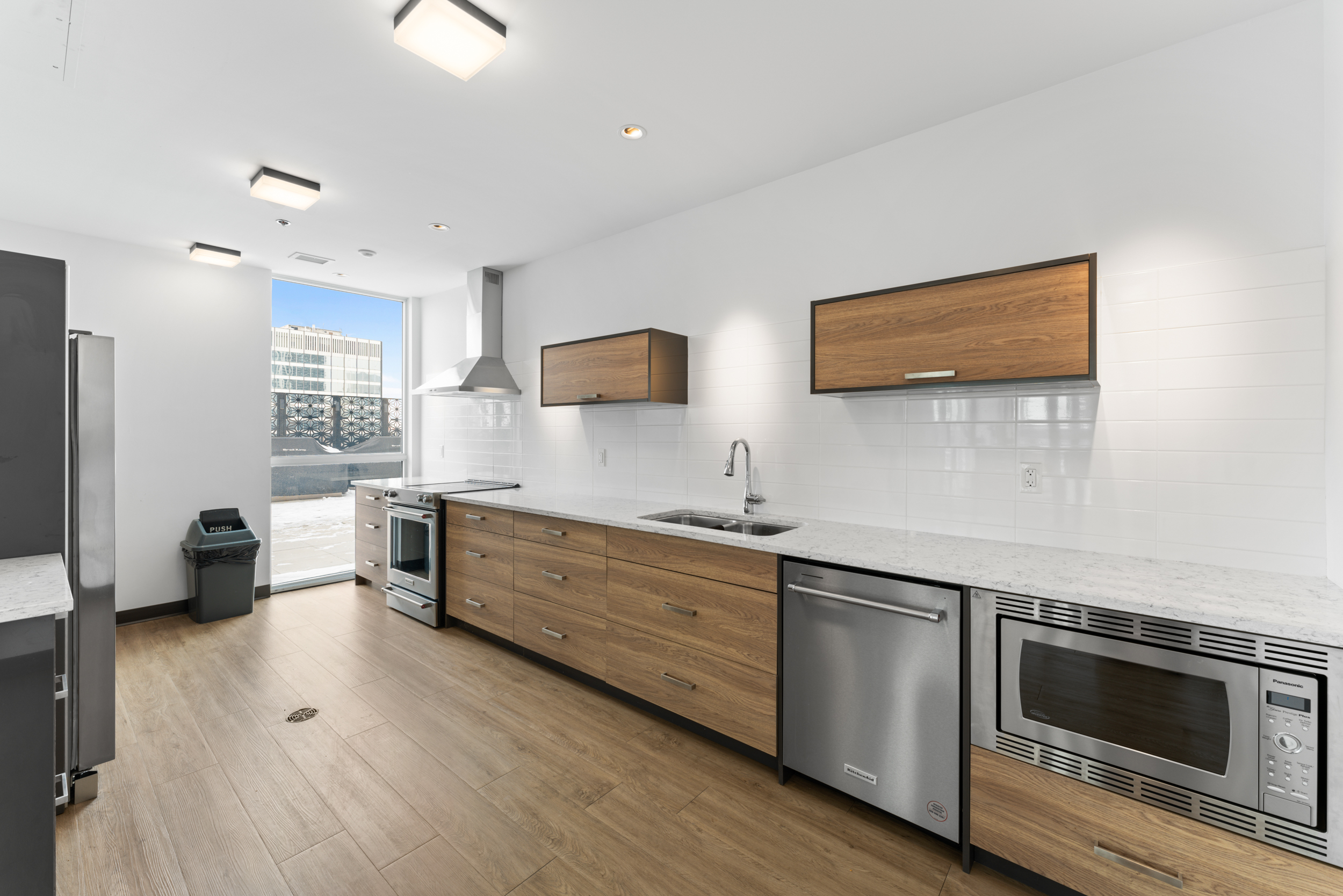 2172-60 Charles Street W