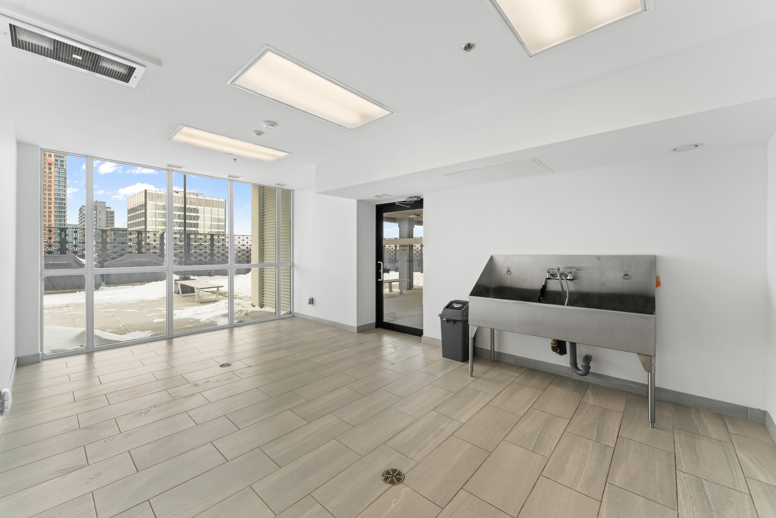 2172-60 Charles Street W