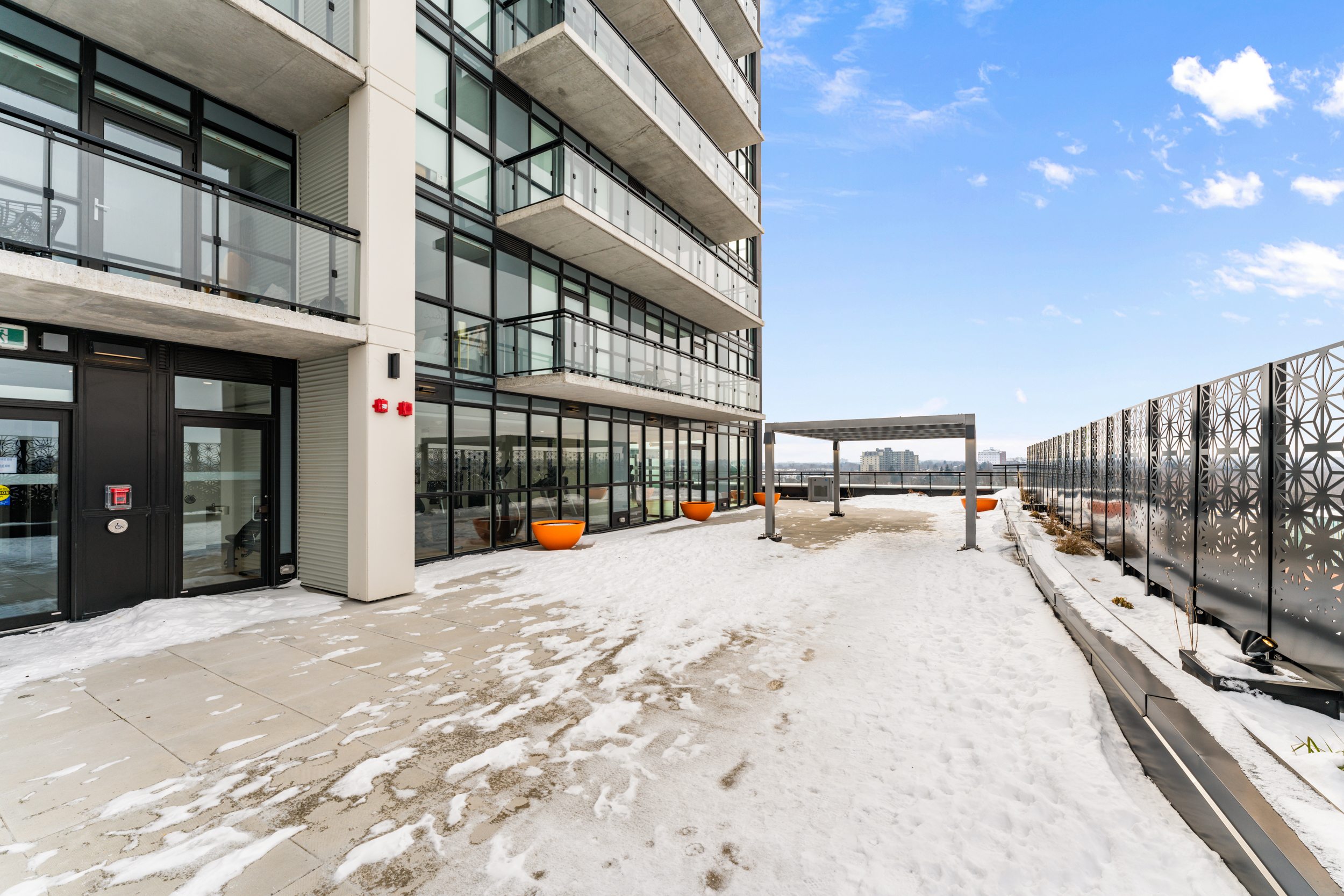 2172-60 Charles Street W