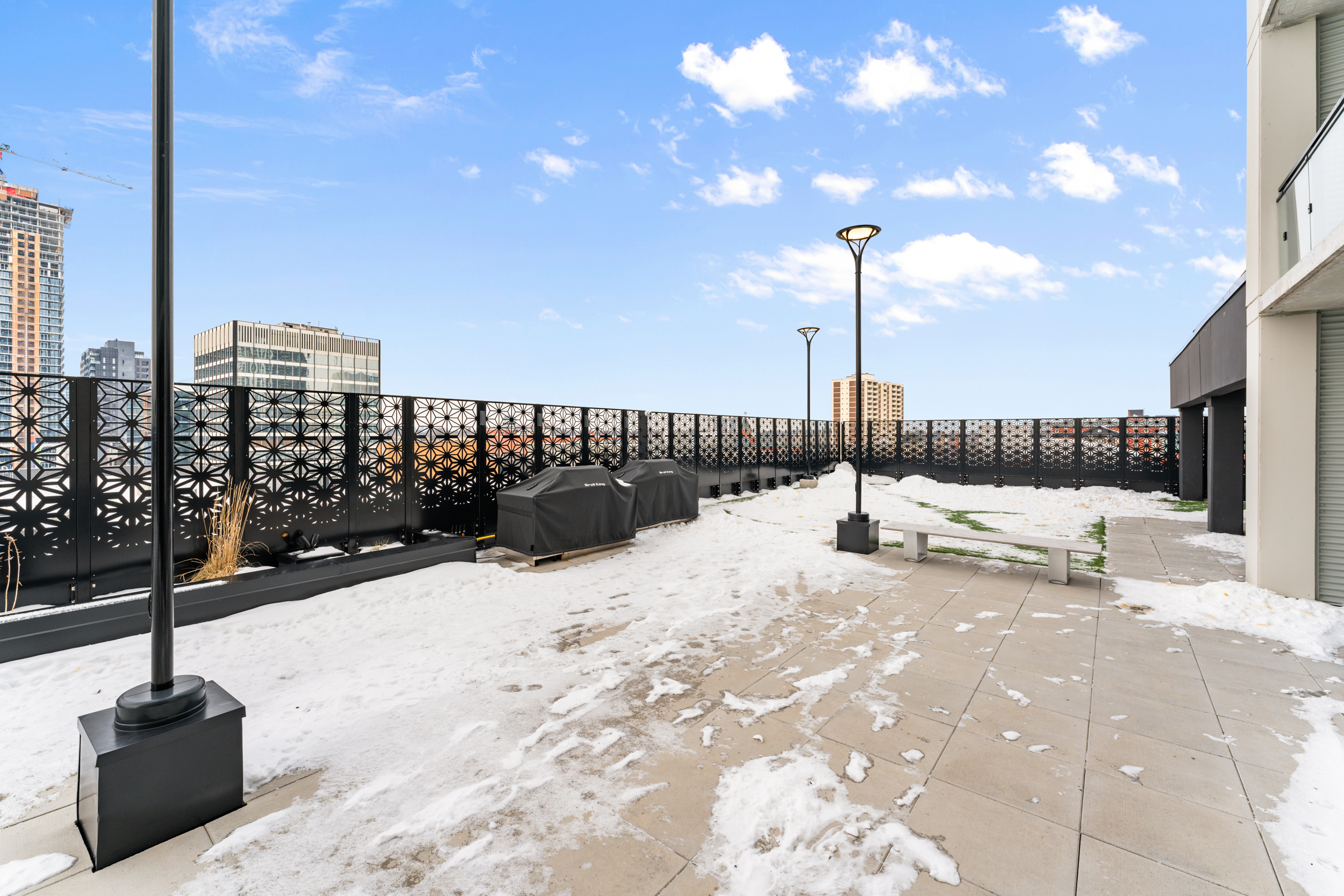 2172-60 Charles Street W