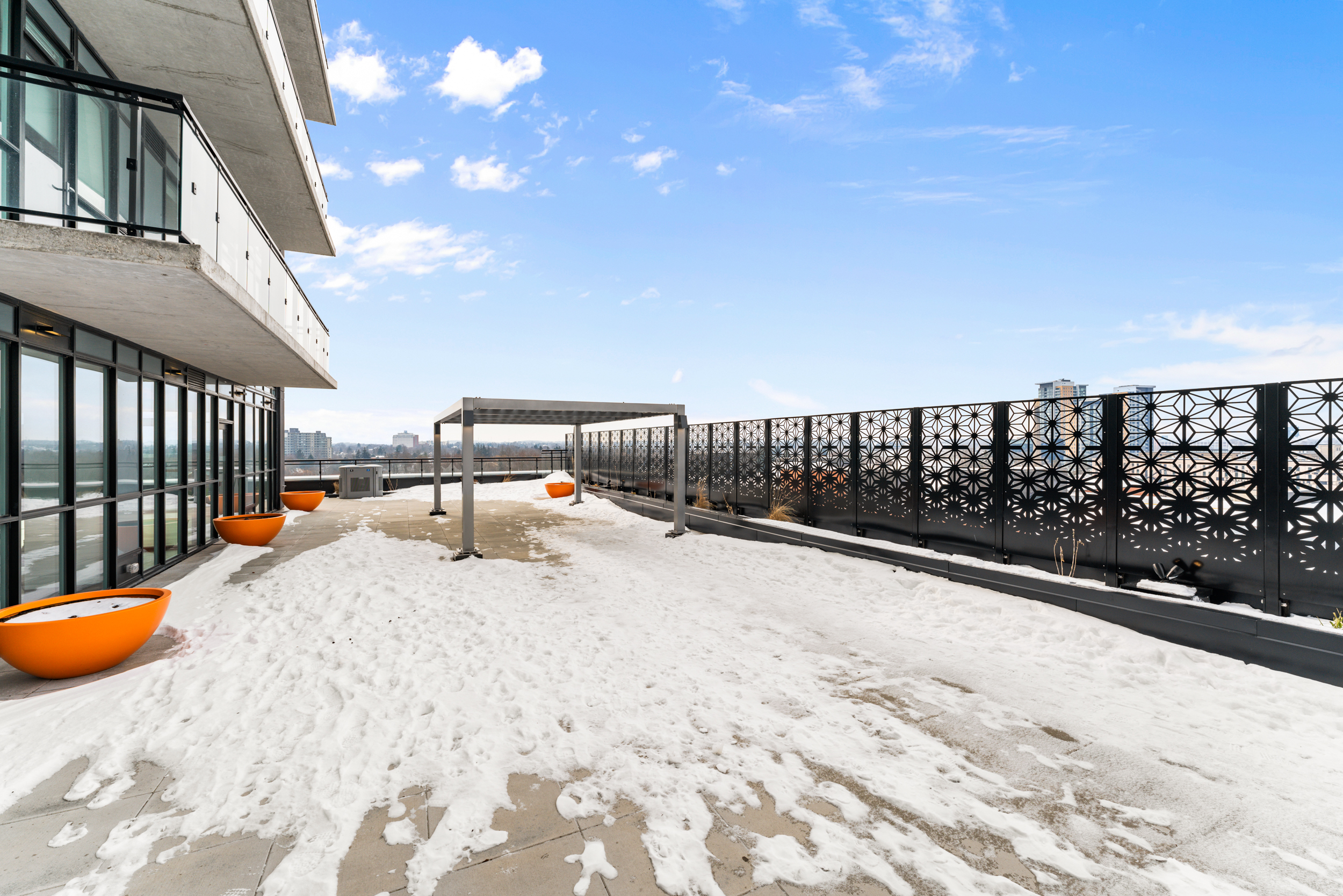 2172-60 Charles Street W