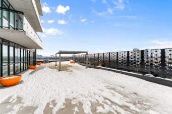 2172-60 Charles Street W