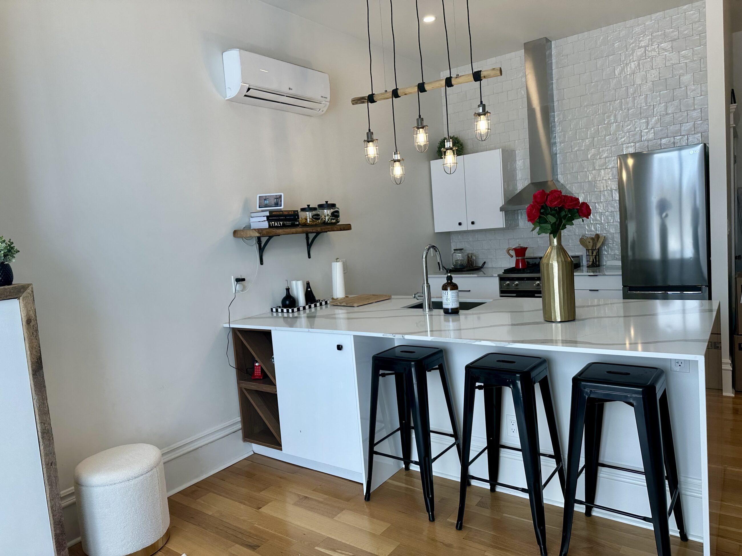 73 Grand River Street N, Paris