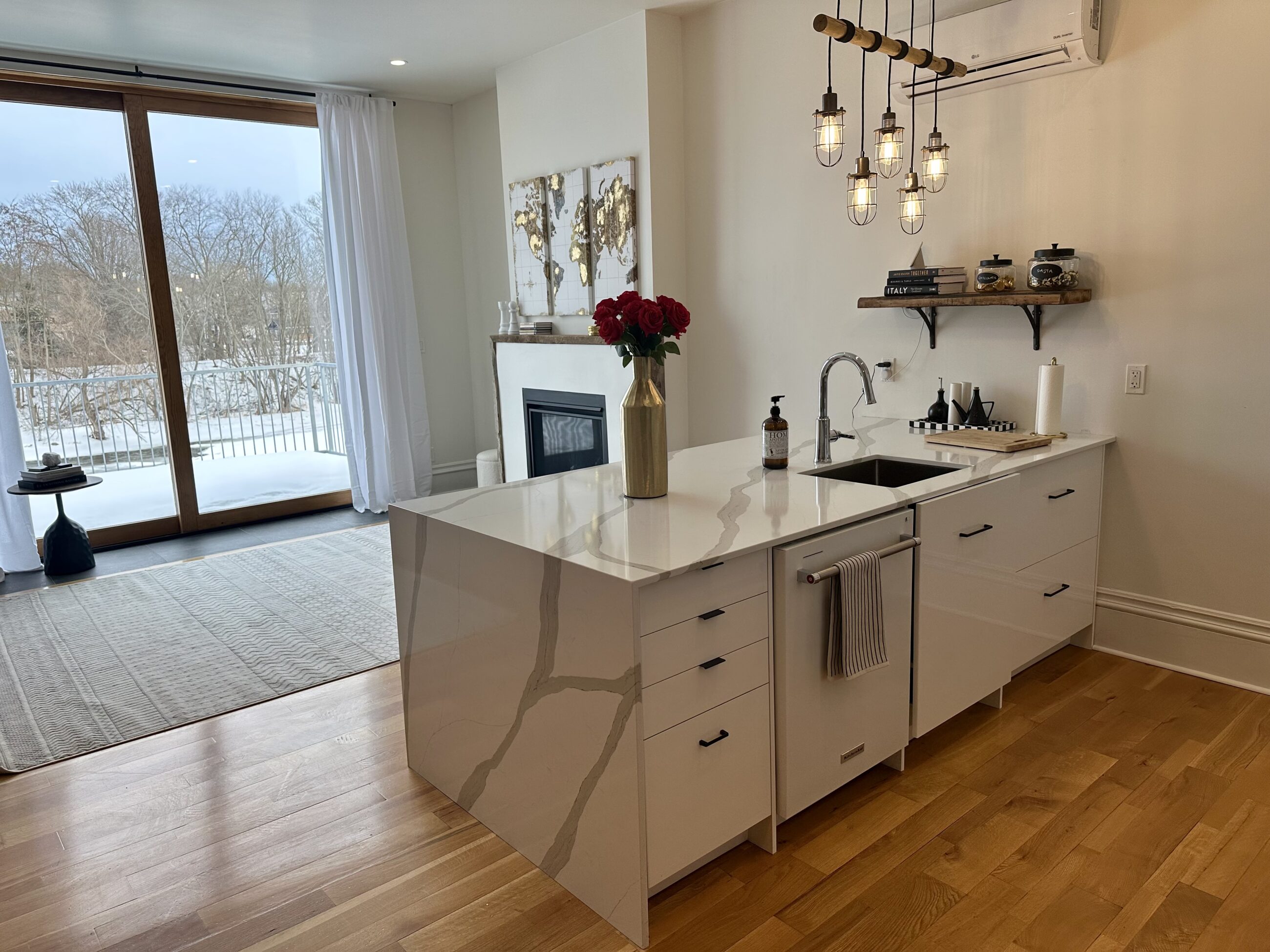 73 Grand River Street N, Paris